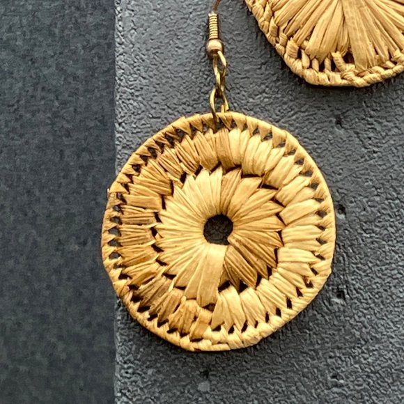 Dangle Pierced Earrings As Is Raffia Woven Disc Gold Hook Retro BoHo Rustic - Picture 3 of 6